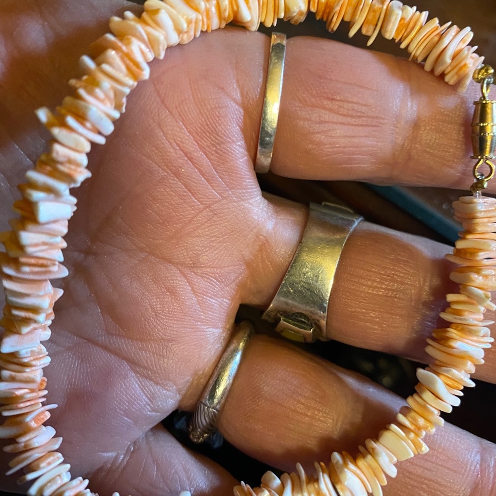 Beautiful Shell bracelet - Picture 1 of 3